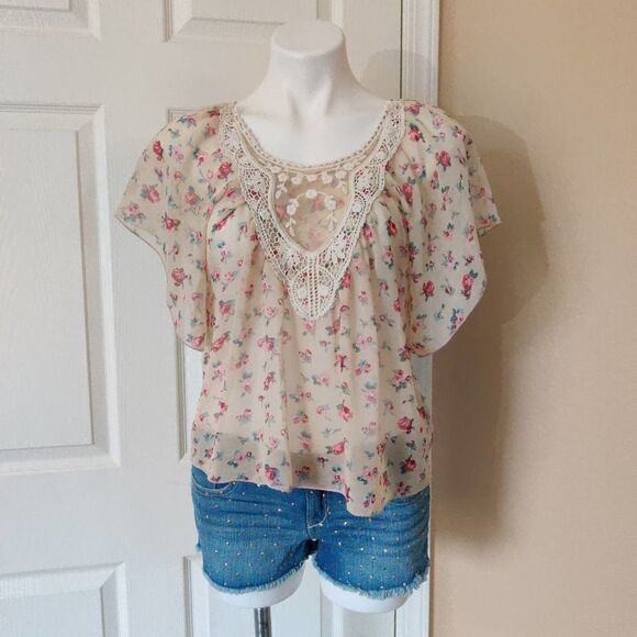 Cotton On Tops - Cotton On flowy sheer floral blouse sz XS